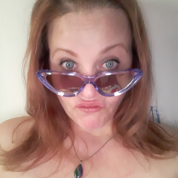 Meet your Posher, Heather - Picture 3 of 3